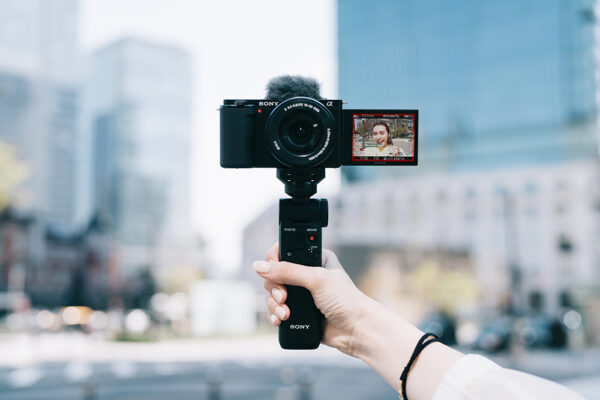ソニーレンズ交換式Vlogカメラ「VLOGCAM ZV-E10」先行予約販売スタート！