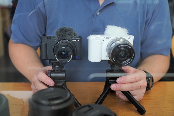 ソニーの新しいカメラ VLOGCAM「ZV-E10」を、αユーザーと一緒に開梱レビュー