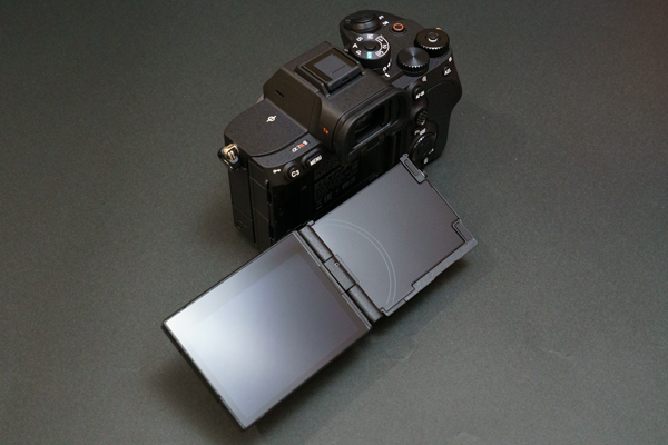 11月25日発売 デジタル一眼カメラ α7R V（ILCE-7RM5）