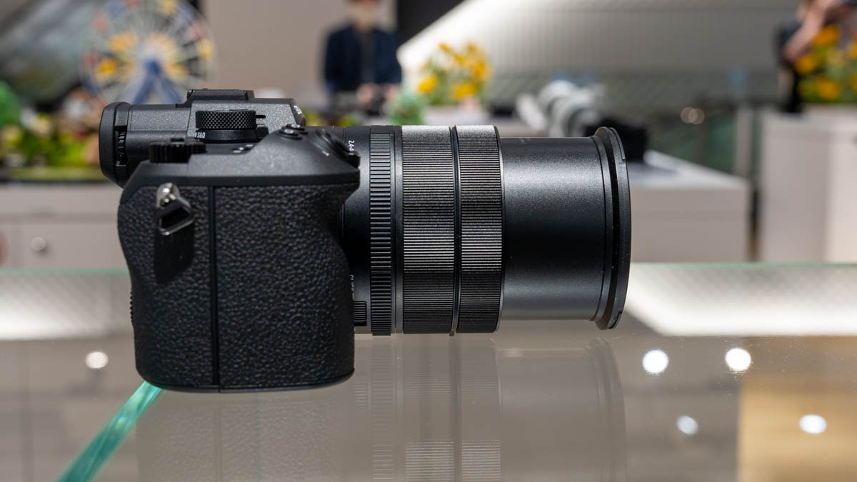 24-600mm F2.4-4.0のZEISSレンズ