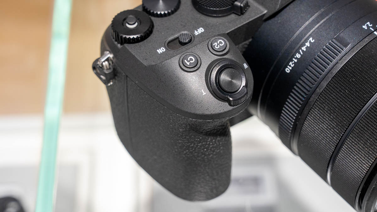 DSC-RX10M5のホールド感