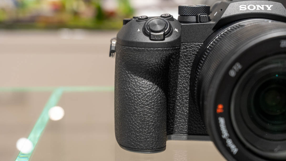 DSC-RX10M5のグリップ
