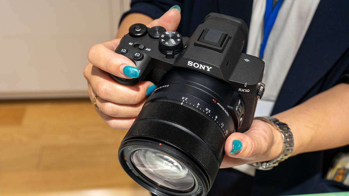 DSC-RX10M5のホールド感