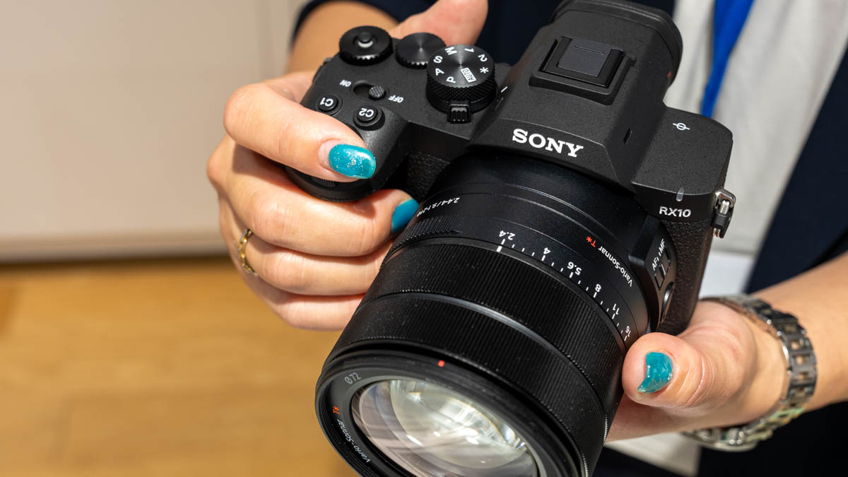 RX10 IV RX10 V