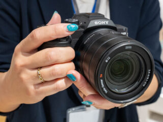 DSC-RX10M5のホールド感