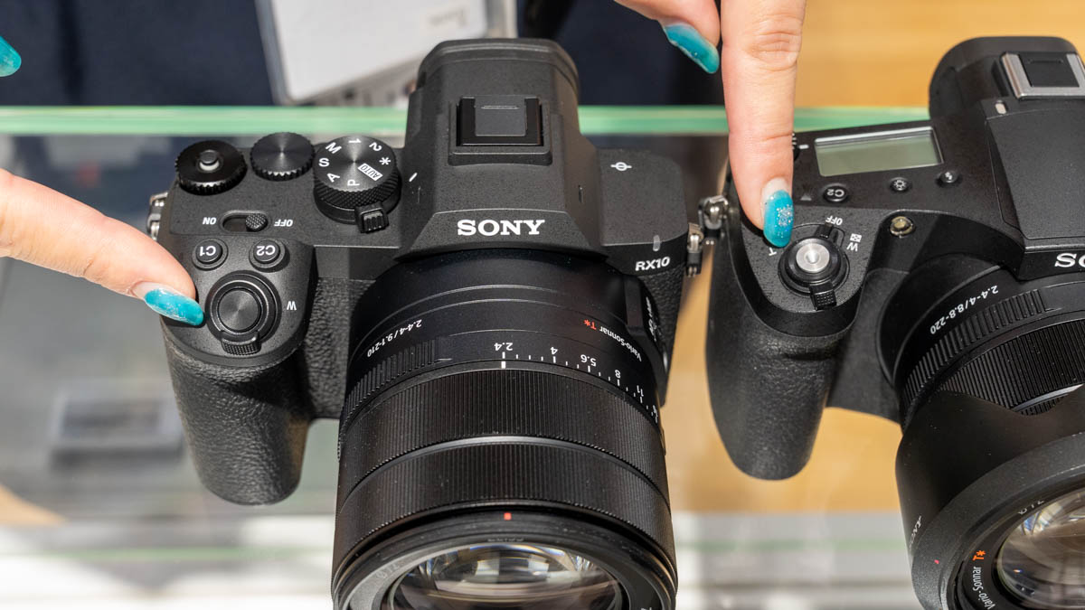 RX10シリーズのシャッターボタンの位置変更
