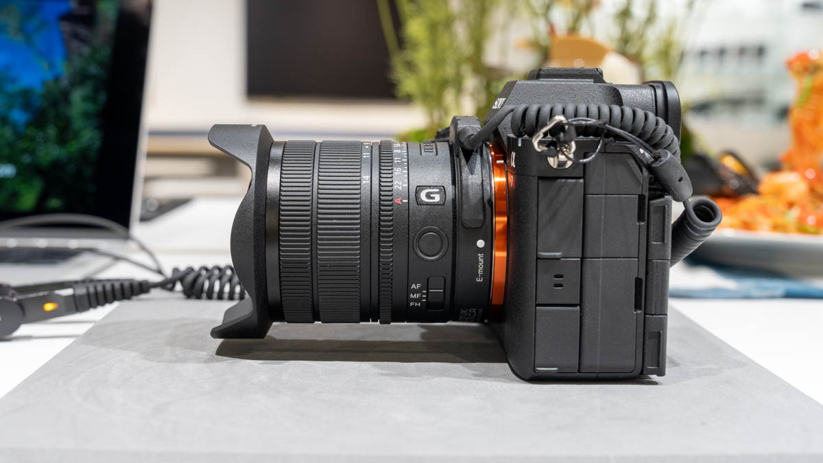 SEL814G ソニーストア銀座 先行展示