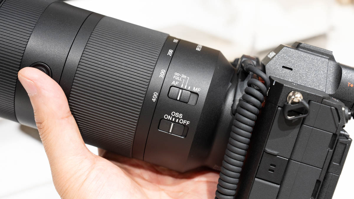SEL100400は400mmまでカバーしながら約654g