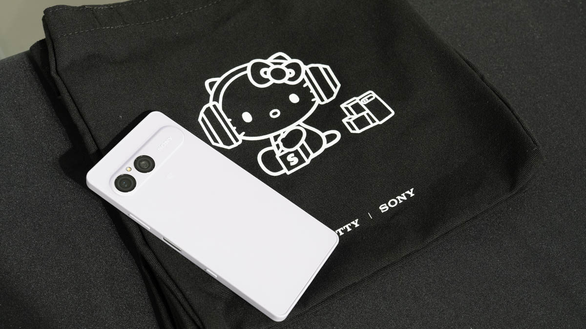 トートバッグは「HELLO KITTY | SONY」のシンプルデザイン